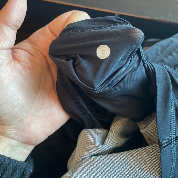 Lululemon men’s gray and black shorts with liner - Picture 4 of 4